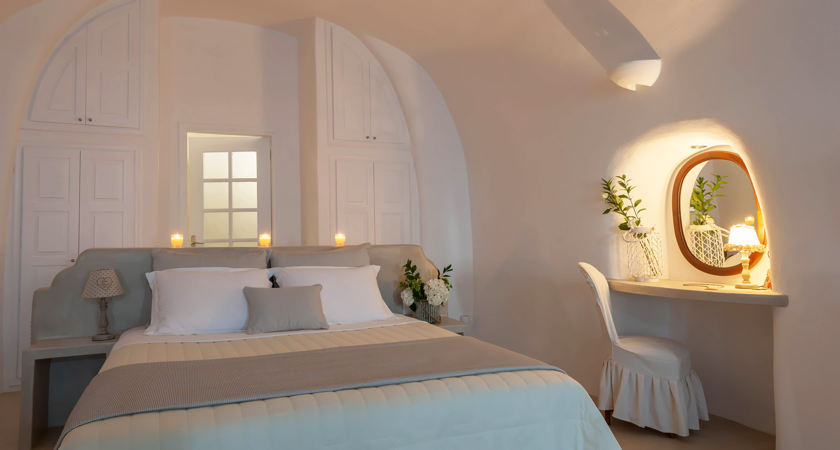 Thirea luxury suites in Oia Santorini – The bedroom