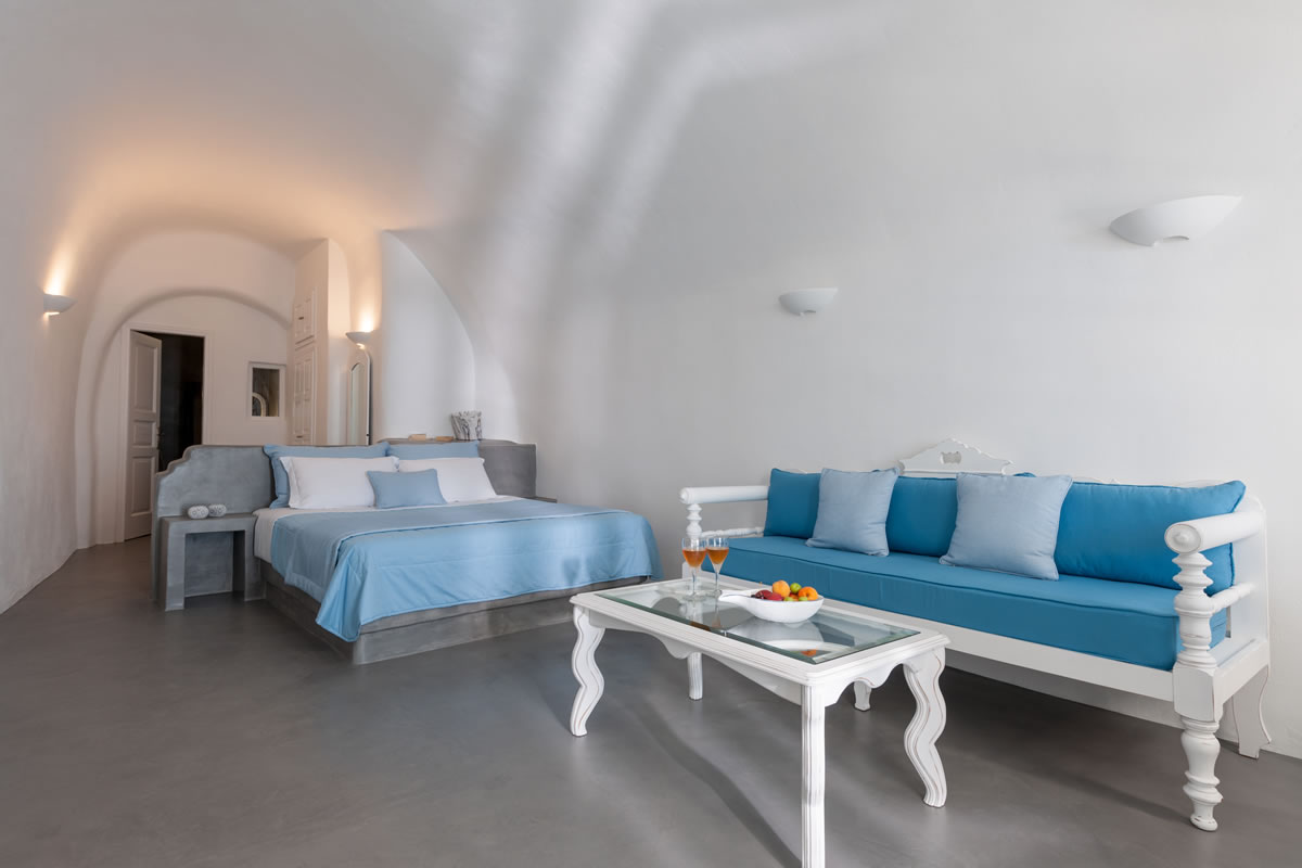 Thirea Suites in Oia Santorini – The sitting area