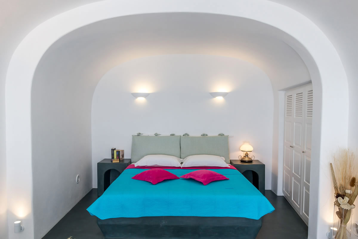 Thirea Studios Oia Santorini – The bedroom