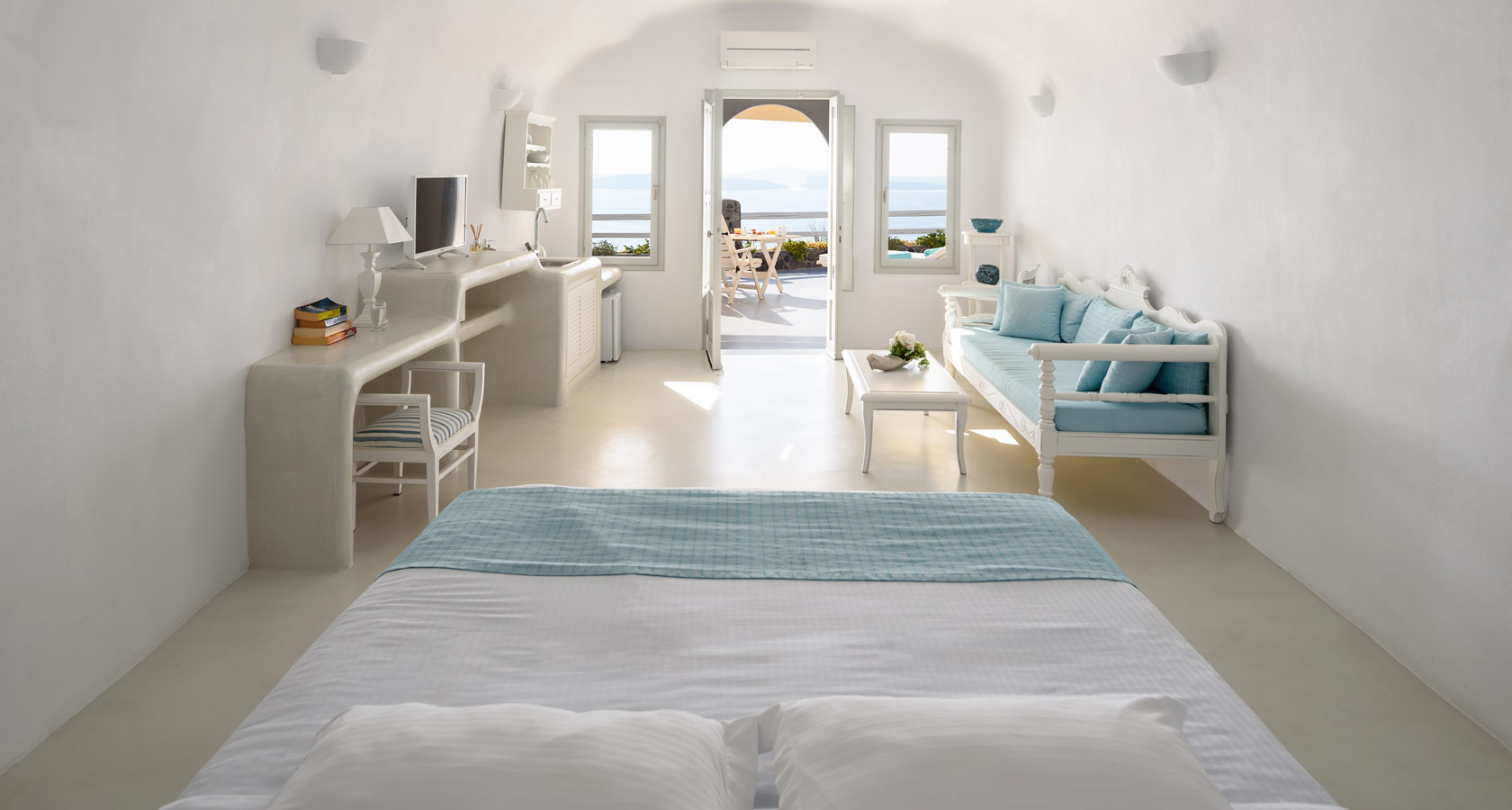Thirea honeymoon suites in Oia Santorini