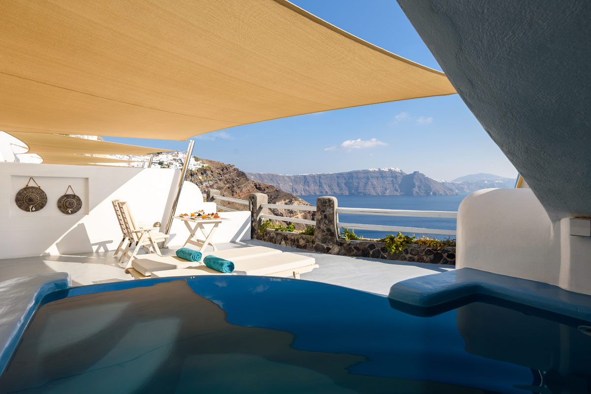 Thirea honeymoon suites in Oia Santorini