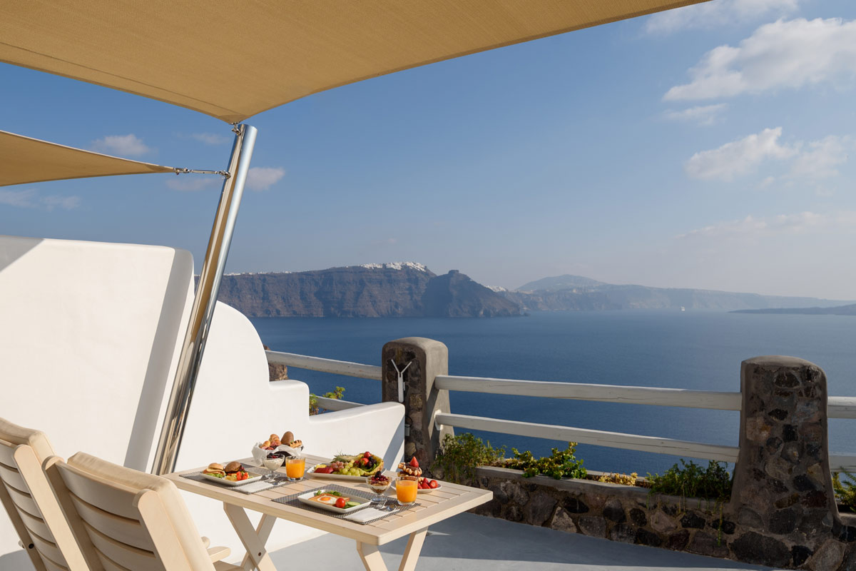 Thirea honeymoon suites in Oia Santorini