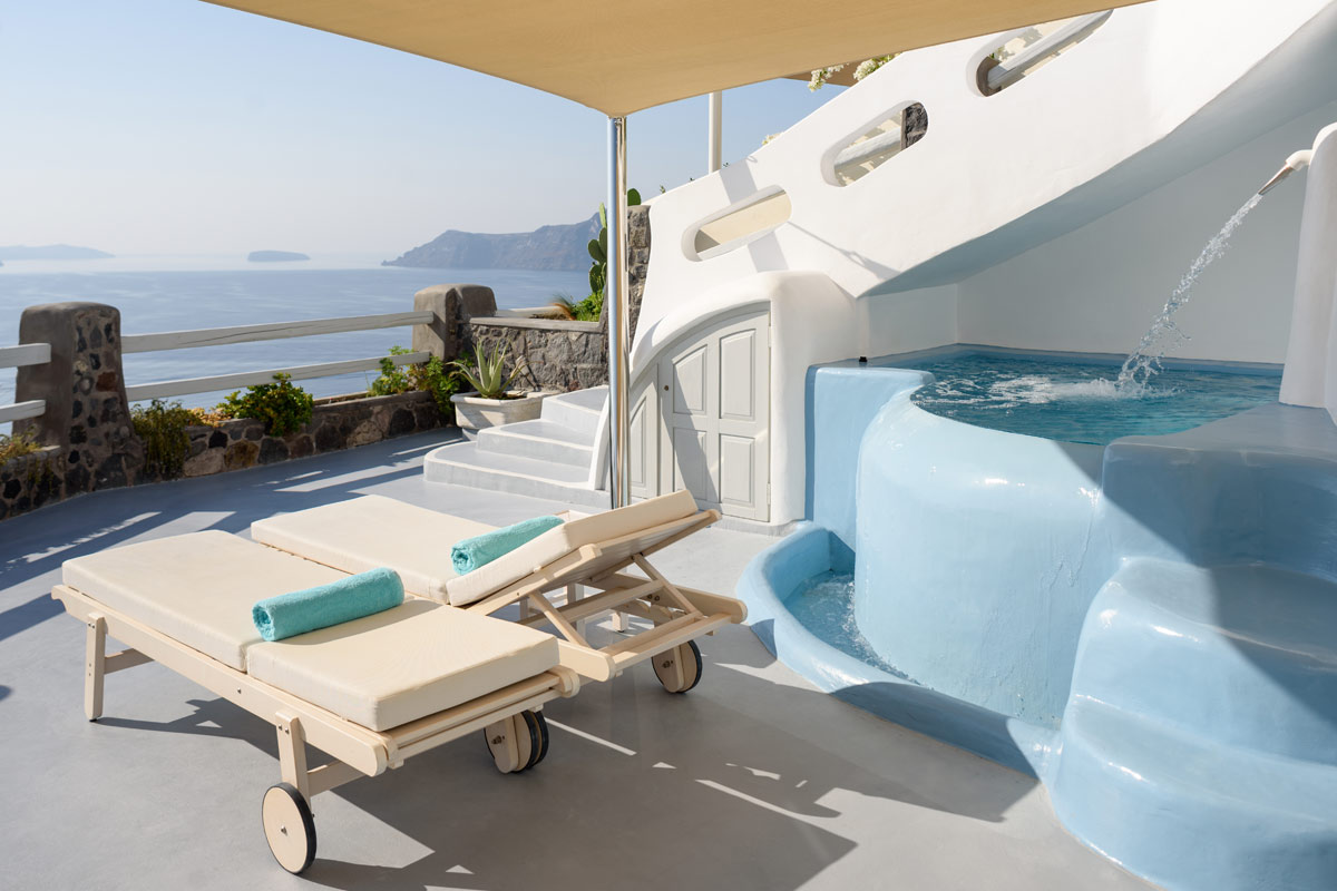 Thirea honeymoon suites in Oia Santorini