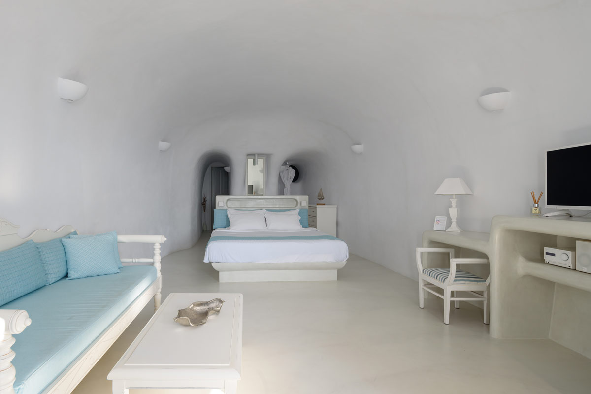 Thirea honeymoon suites in Oia Santorini