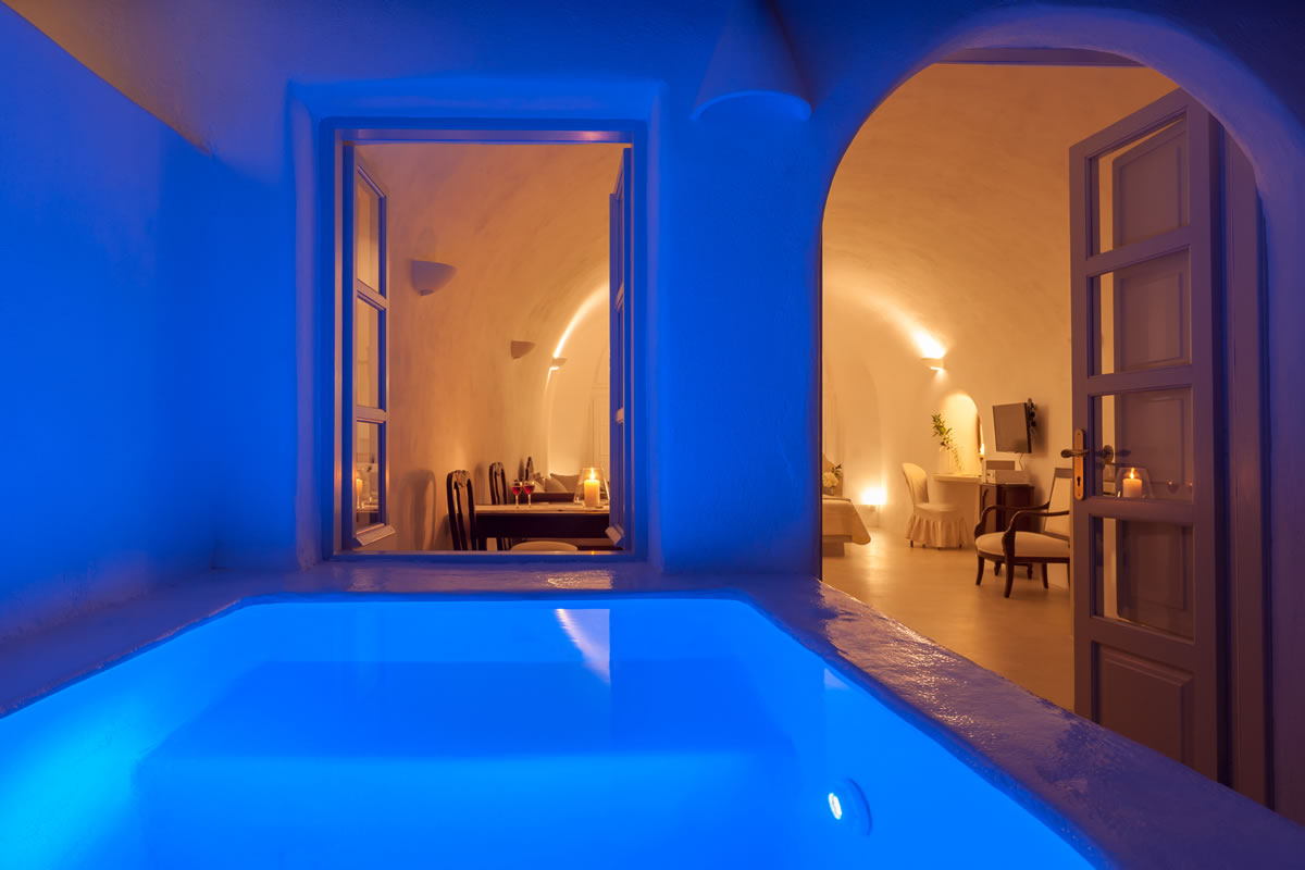 The sitting area of the Thirea superior suite in Santorini