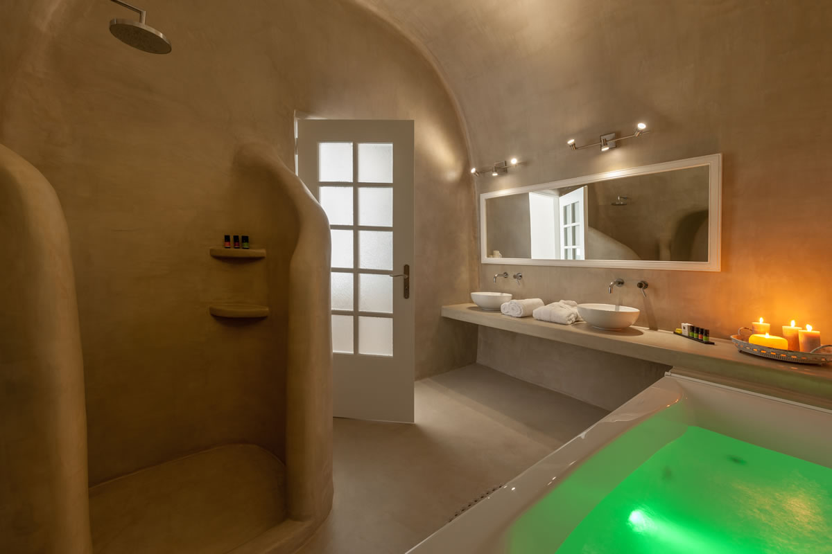 The bathroom of the Thirea superior suite in Santorini