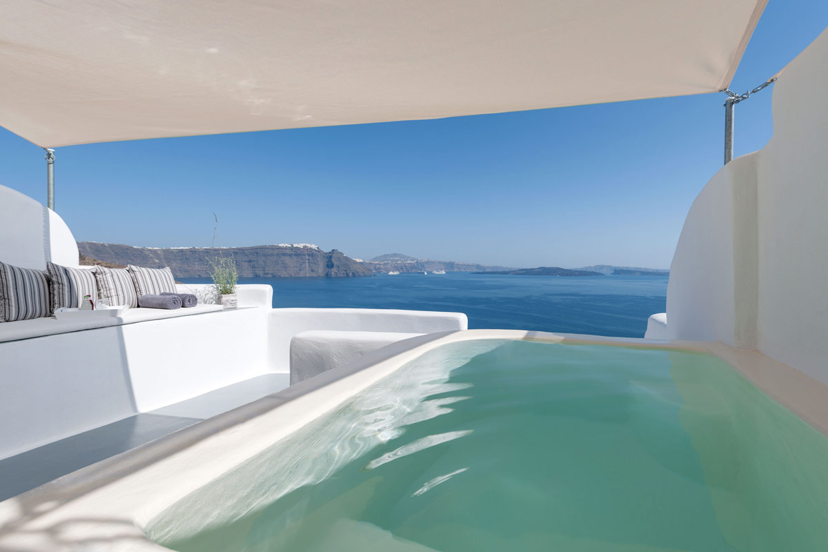 The kitchenette of the Thirea superior suite in Santorini