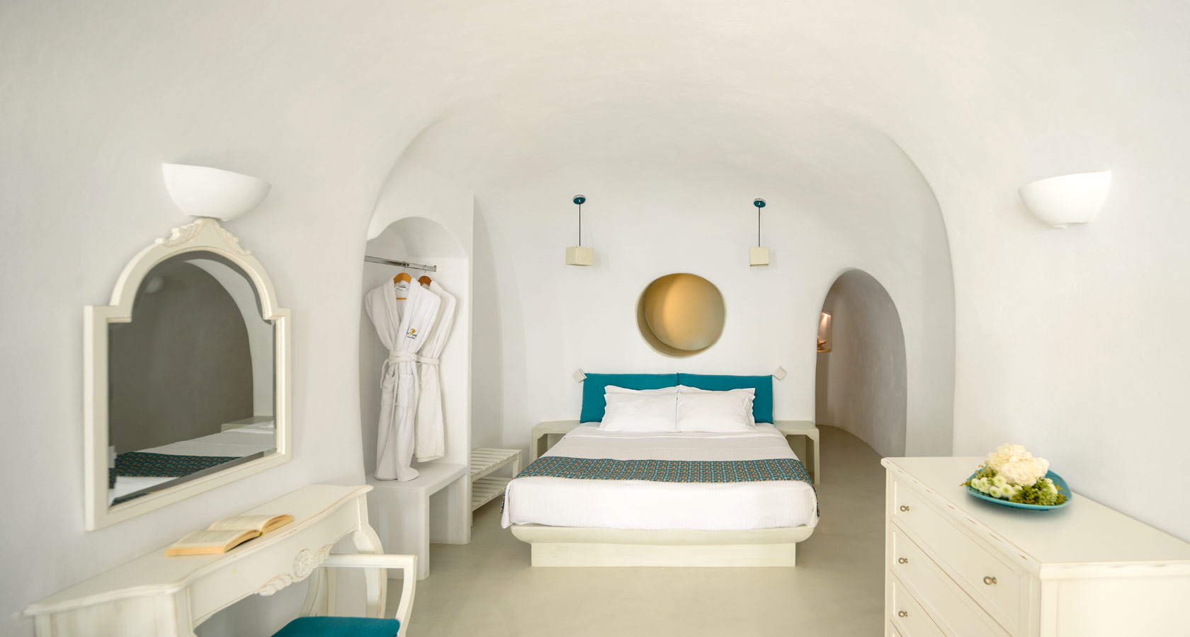 Thirea Premium suites in Oia Santorini