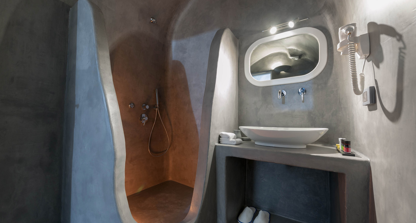 Ξενοδοχειο Thirea Suites Σαντορινη Οια – Το μπανιο