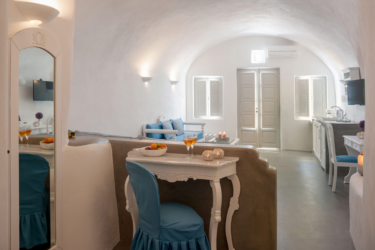 Thirea Suites in Oia Santorini – Interior of a standard suite