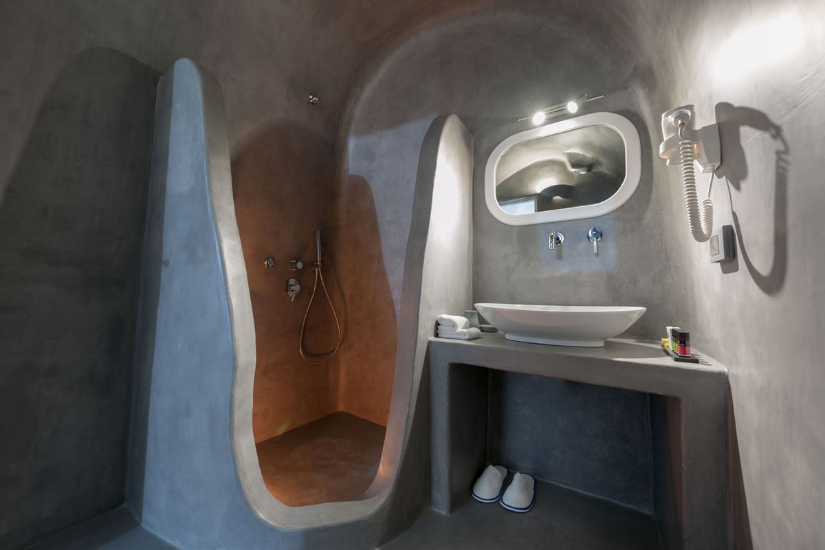 Thirea Suites in Oia Santorini – The bathroom