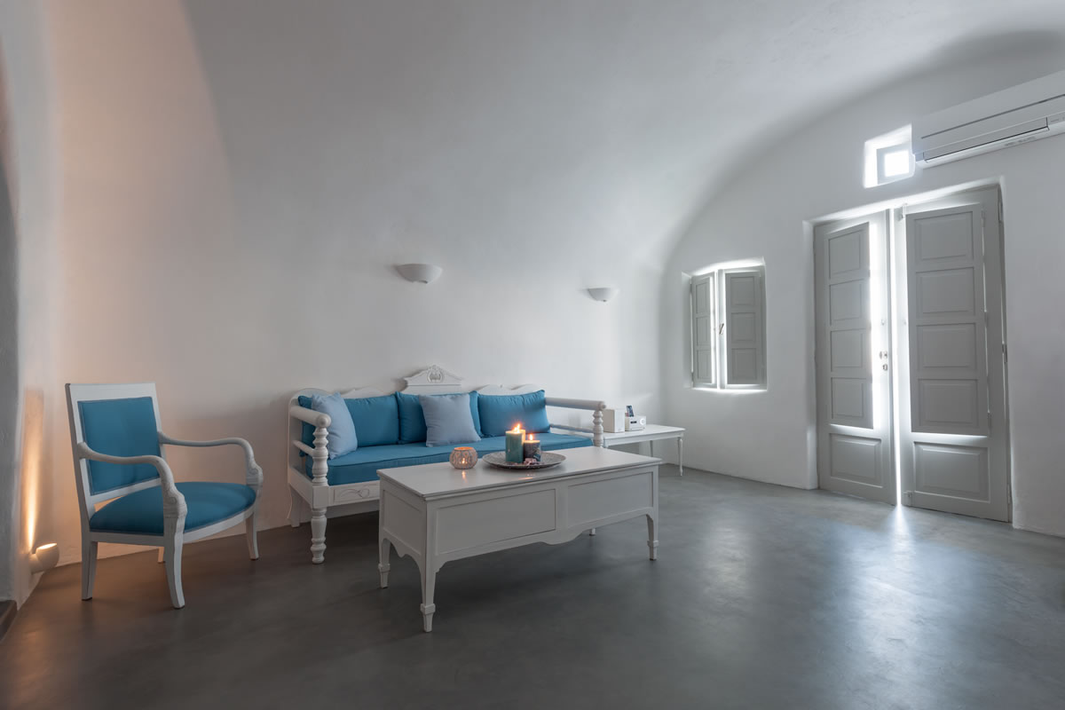 The sitting area of the Thirea superior suite in Santorini