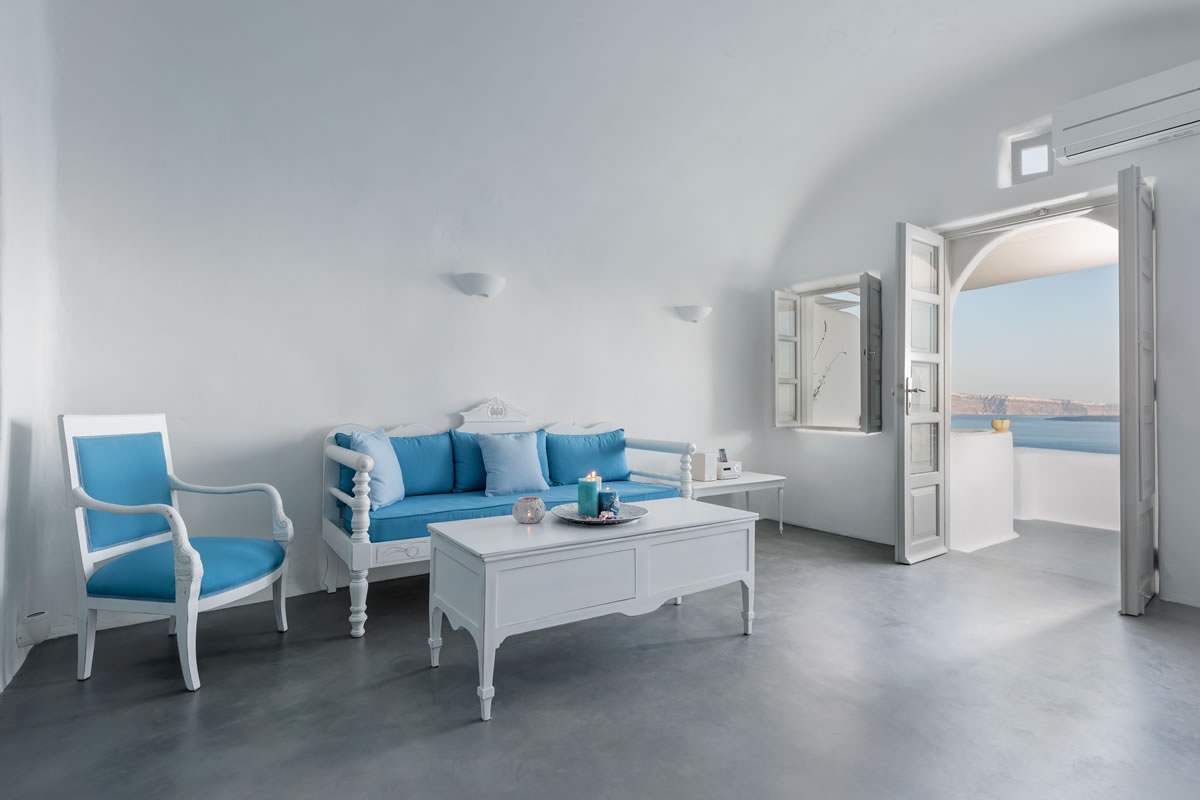 Sitting area of the Thirea superior suite in Santorini