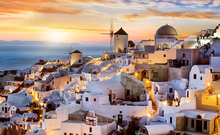 The Heart-Warming Magnificence of Oia Santorini