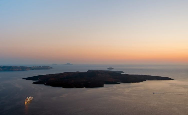 Top 9 Santorini Tours for First-Time Visitors!