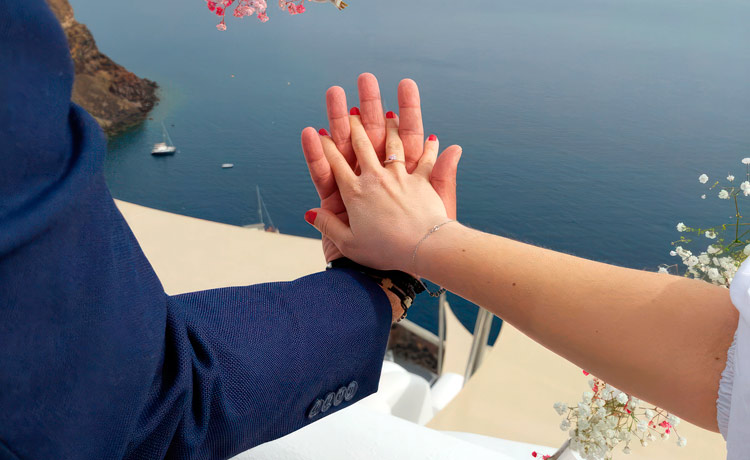 Wedding Proposal in Santorini – Experiencing Unforgettable Love at Thirea Suites