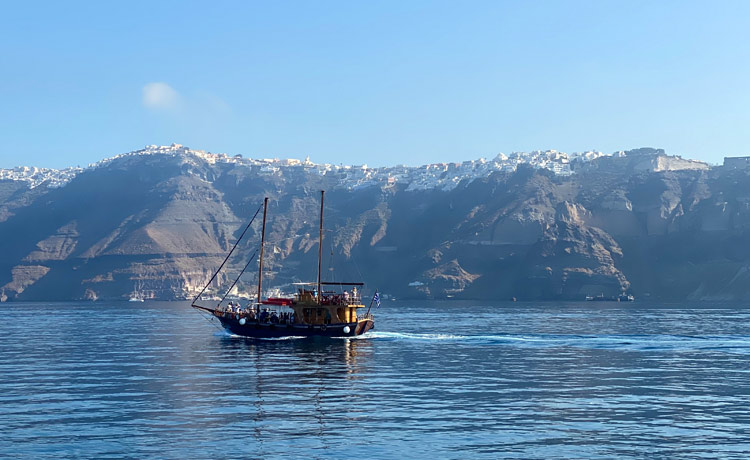 Unlock the Magic of the Aegean Sea with Santorini Boat Tours