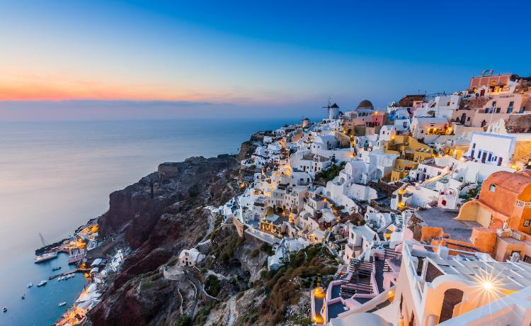 The Picturesque & Magnificent Oia in Santorini Greece